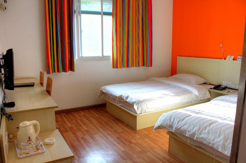 Super 8 Suzhou Guanqian Conference Center Суджоу Стая снимка